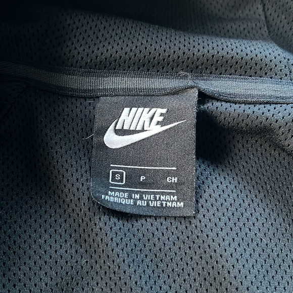 Men’s Nike Sherpa jacket. Perfect condition!  Small. Pockets. Zipper. Hoodie. - Picture 4 of 6